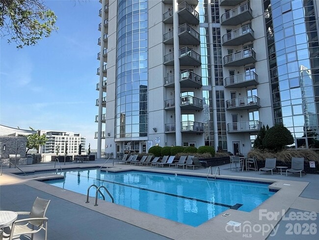 Building Photo - 333 W Trade St