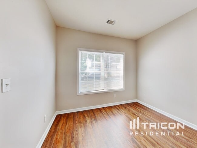 Photo - 1410 Commonwealth Ln