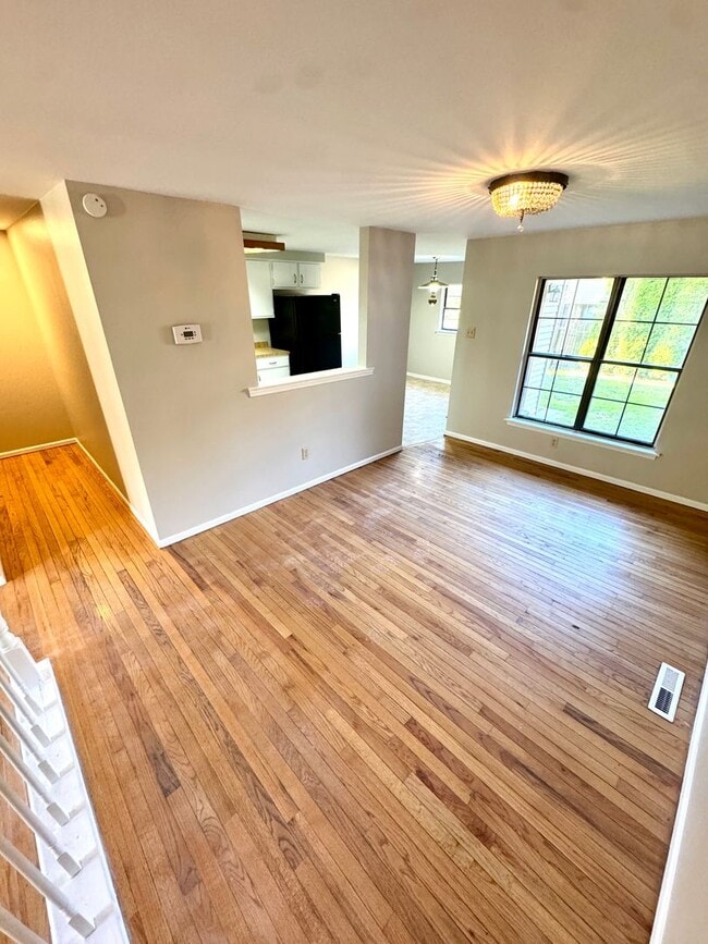 Photo - THREE BEDROOM TOWNHOME-PARKLAND SCHOOLS!