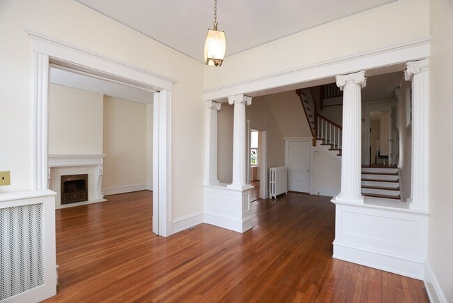 Photo - -- AVAILABLE 05/26/2026 -- MUSEUM DISTRICT CHARMER! 2 CAR GARAGE