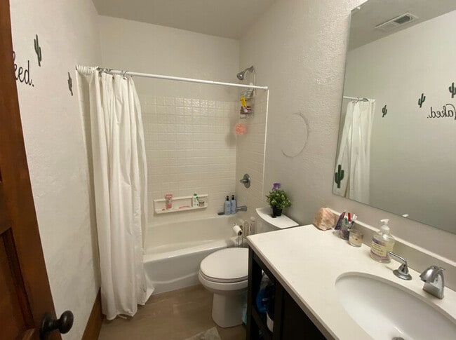 Photo - 2110 Grove Cir