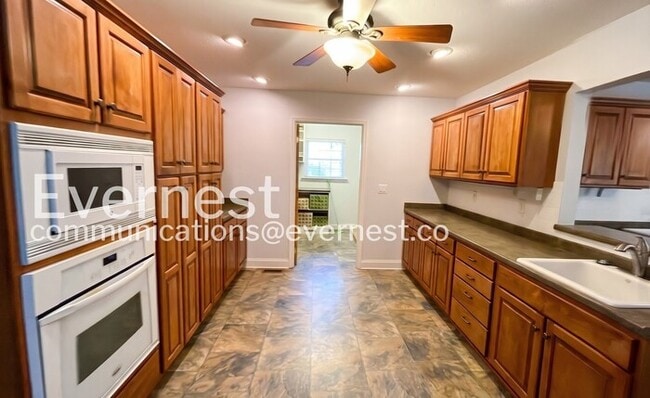 Photo - 5737 Garrett Dr