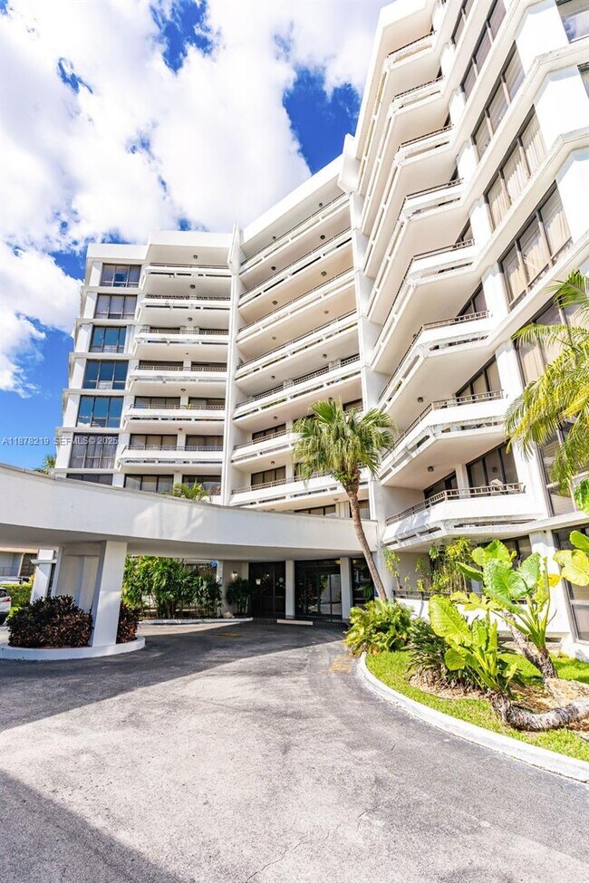 Photo - 13951 Kendale Lakes Cir Unit 307A