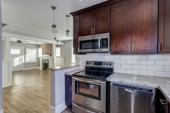 Building Photo - 517-523 W. Roosevelt St. Unit 517