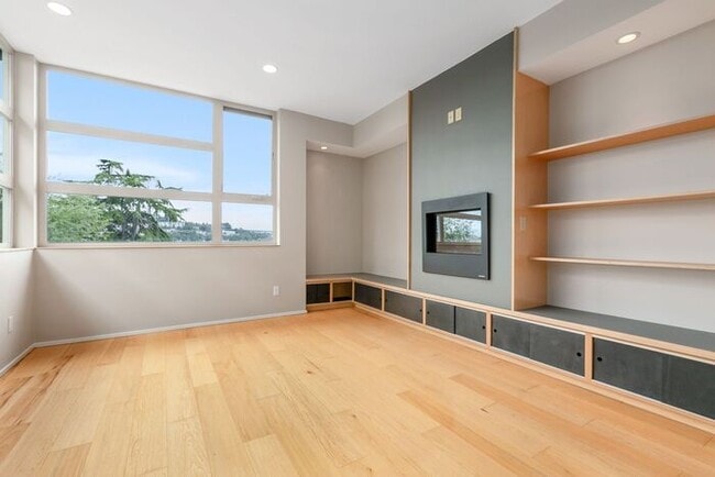 Photo - Gorgeous VIEW Townhome w/ 2 Master Suites in Coveted Eastlake