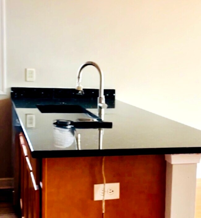 Photo - 214 W 31st St