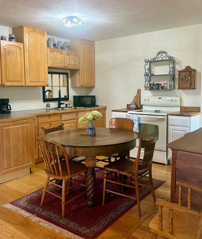 Photo - 220 Slade Ave Unit B