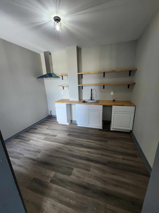 Building Photo - Soldoris Unit 207