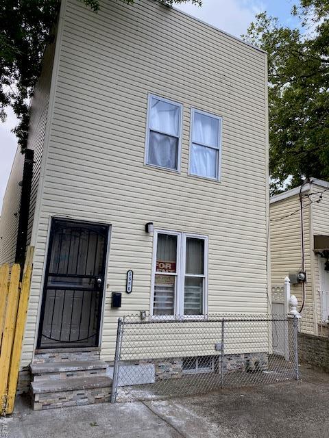 Building Photo - 58-50 St Felix Ave Unit 2nd Fl