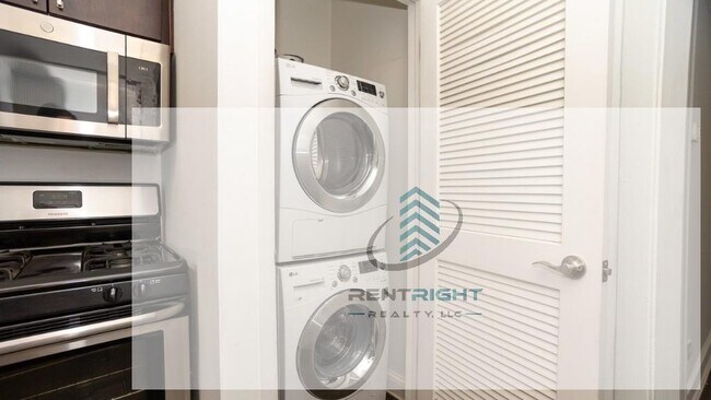 Photo - 3249 N Damen Ave Unidad 3251 2-N