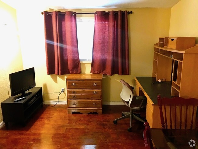 Building Photo - 3324 Webber St Unit Studio Rental