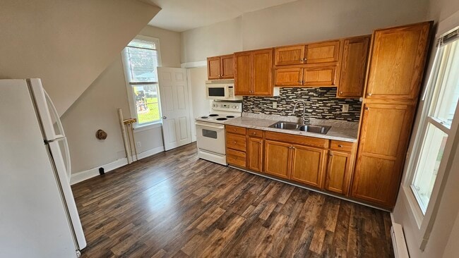 Kitchen - 238 S Maple St Unit 501 E Walnut St