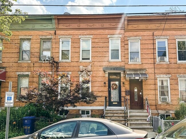Photo - 391 Woodlawn Ave Condo Unit 1