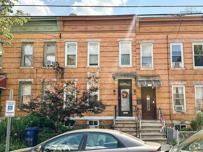 Building Photo - 391 Woodlawn Ave Unit 1 Rental
