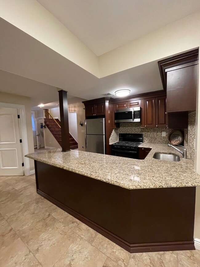 Photo - 282 Vernon Ave