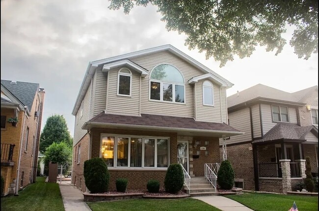 Building Photo - 5304 S New England Ave