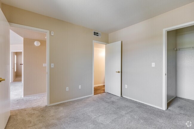 2 BR, 2 BA (Classic) - 900 SF