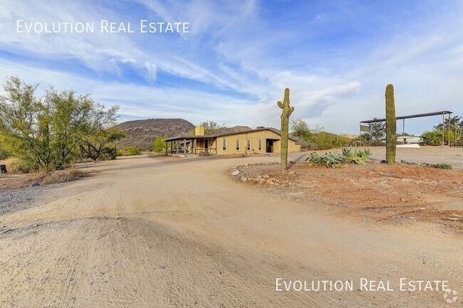 Building Photo - Charming Desert Retreat with 360° Mountain... Rental