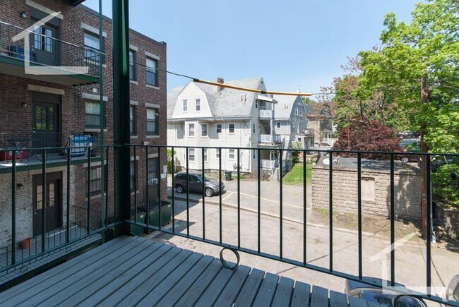Building Photo - Top-notch and unique... Rental