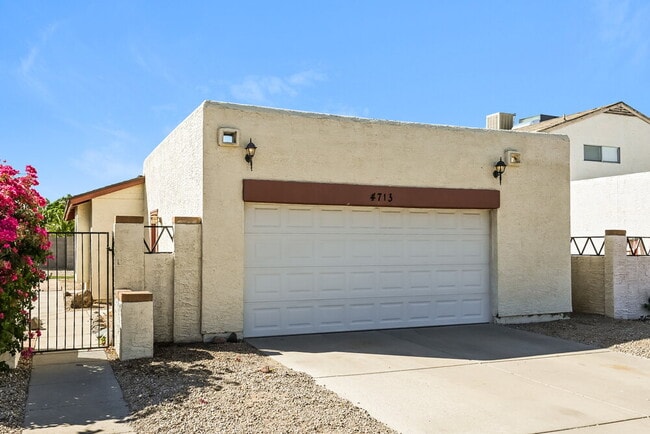 Building Photo - 4713 W Menadota Dr Rental