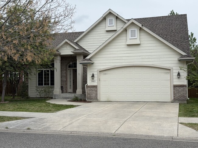Building Photo - 983 New Holland Dr