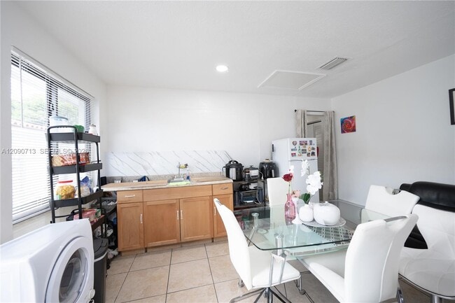 2920 SW 69th Ave Unidad A
