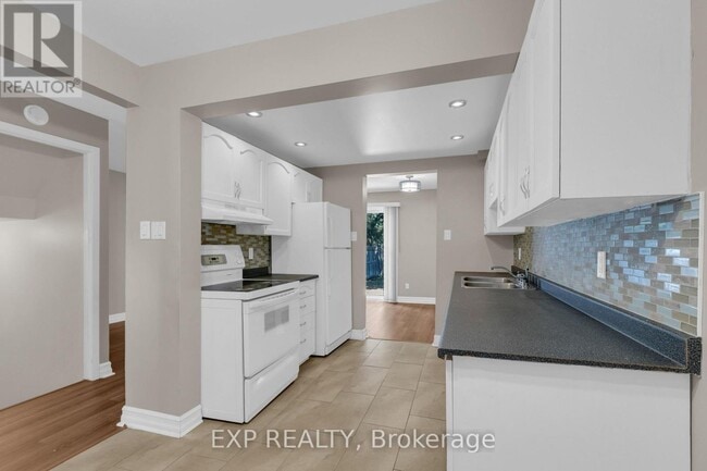 Photo - 7 Sundback Ln