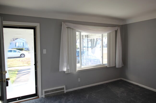 Photo - 14383 Mercedes