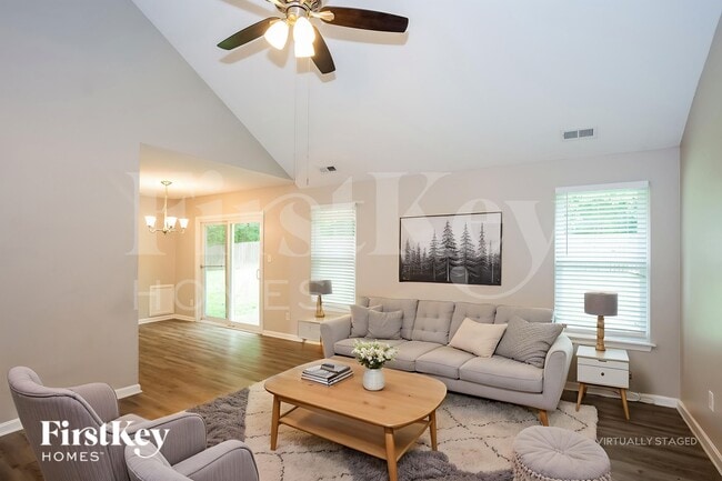 Photo - 109 W Bank Dr
