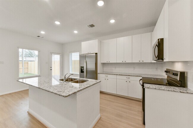 Photo - 11938 Lakewood W Dr