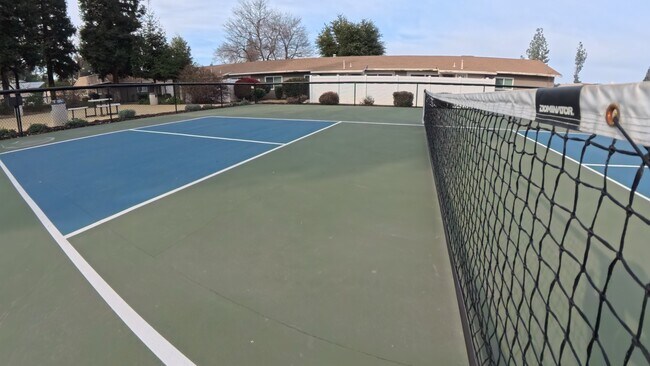 Amenidades de la cancha de pickleball