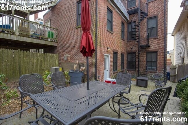 Building Photo - 8 Gates St Unit 1 Rental