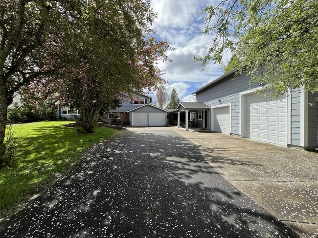 Building Photo - Comfortable Living with Large Kitchen, Detached Shop & Extensive Outdoor Living