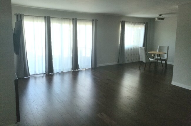 Photo - 10707 Camarillo St