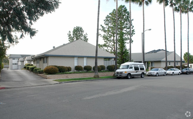 Photo - Domingo Pines