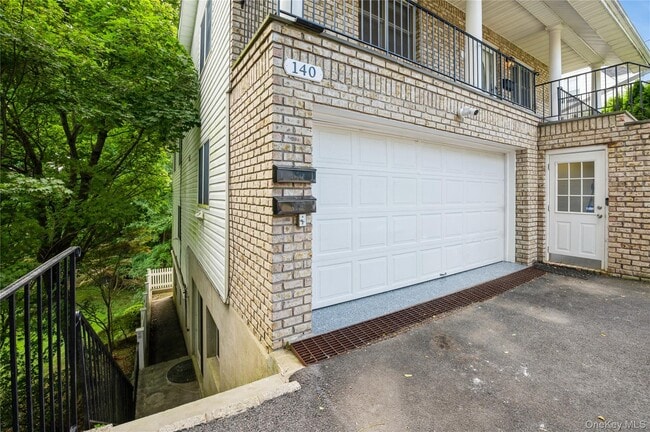 Photo - 140 Woodside Ave