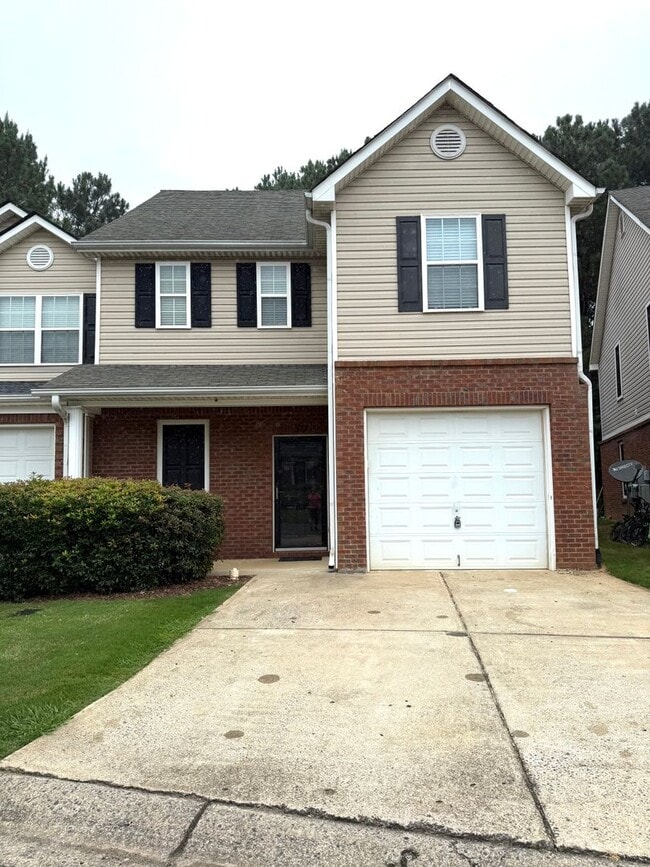 Building Photo - Renovated  3 Bed 3.5 Bath Town Home