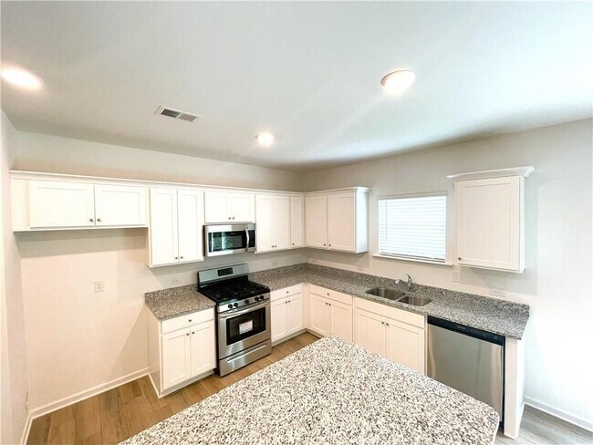 Photo - 290 Rivulet Dr