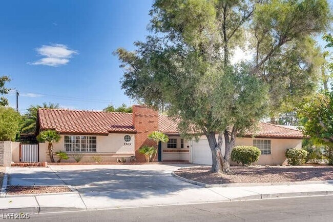 Photo - 1505 Strong Dr