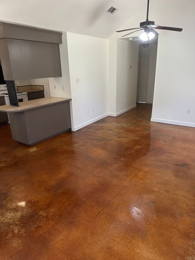 Building Photo - 42663 Edgewater Ln Unit #B