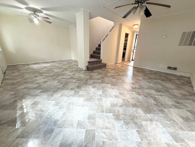 Photo - Charming 3-Bedroom/1-Bathroon Townhome. Available on NOW!