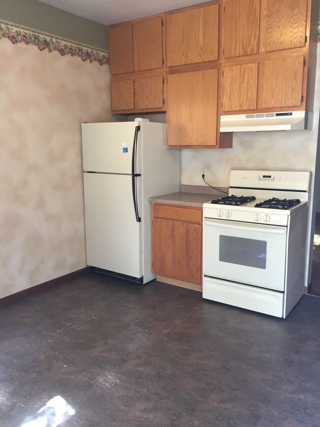 Photo - 331 W Pleasant St