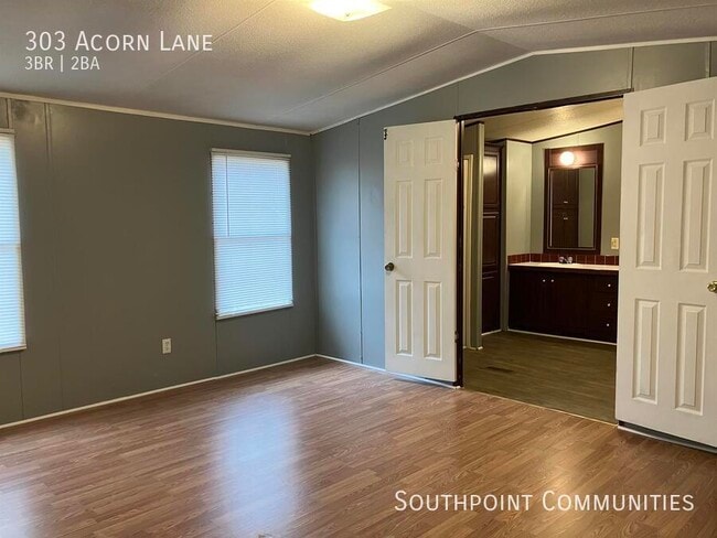 Photo - 303 Acorn Ln