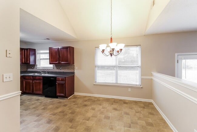 Photo - 4352 Arabian Way SW