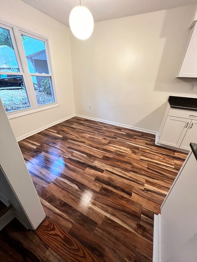 Rent to Own!! 3Beds / 2.5Baths. 1,276 sft.... Townhome Townhome