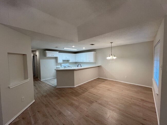 Photo - 3110 110th St