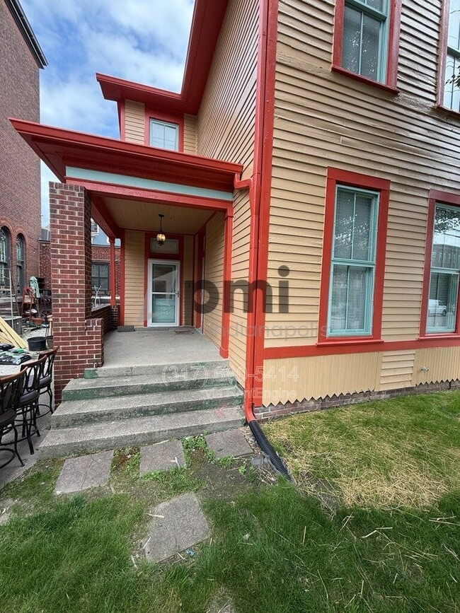 Photo - 233 N East St