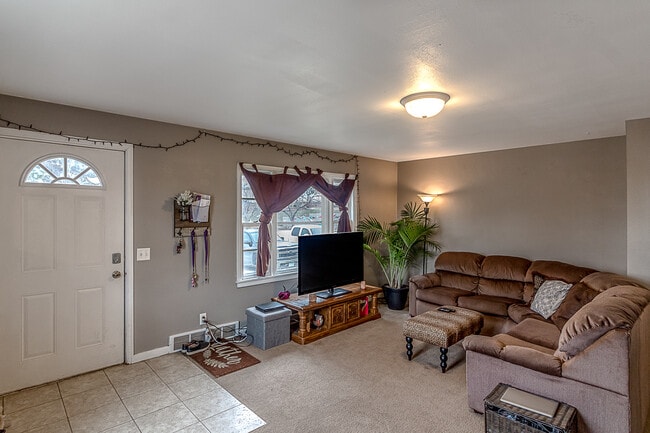 Photo - 131 Lamm St