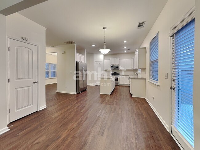 Photo - 515 S Fortune Way