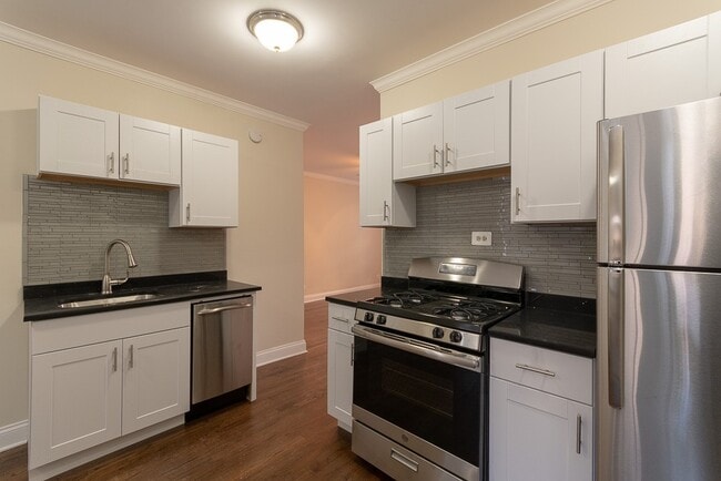 Photo - 3826 N Greenview Ave Unit J09P